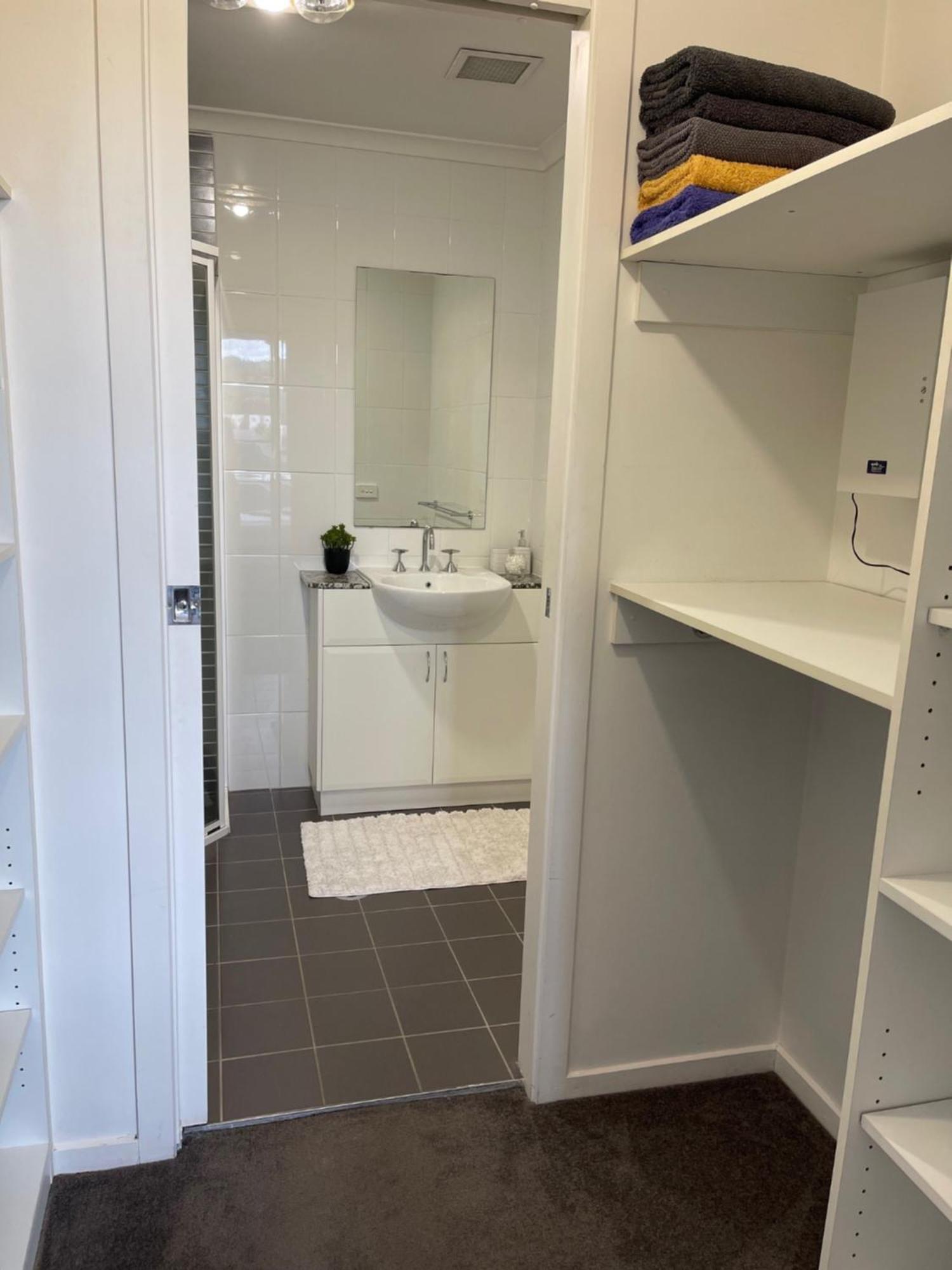 Qbn Cracker: 2Br, 2Ba, 2 Secure B/ Ment Car Parks Apartment Queanbeyan Ngoại thất bức ảnh