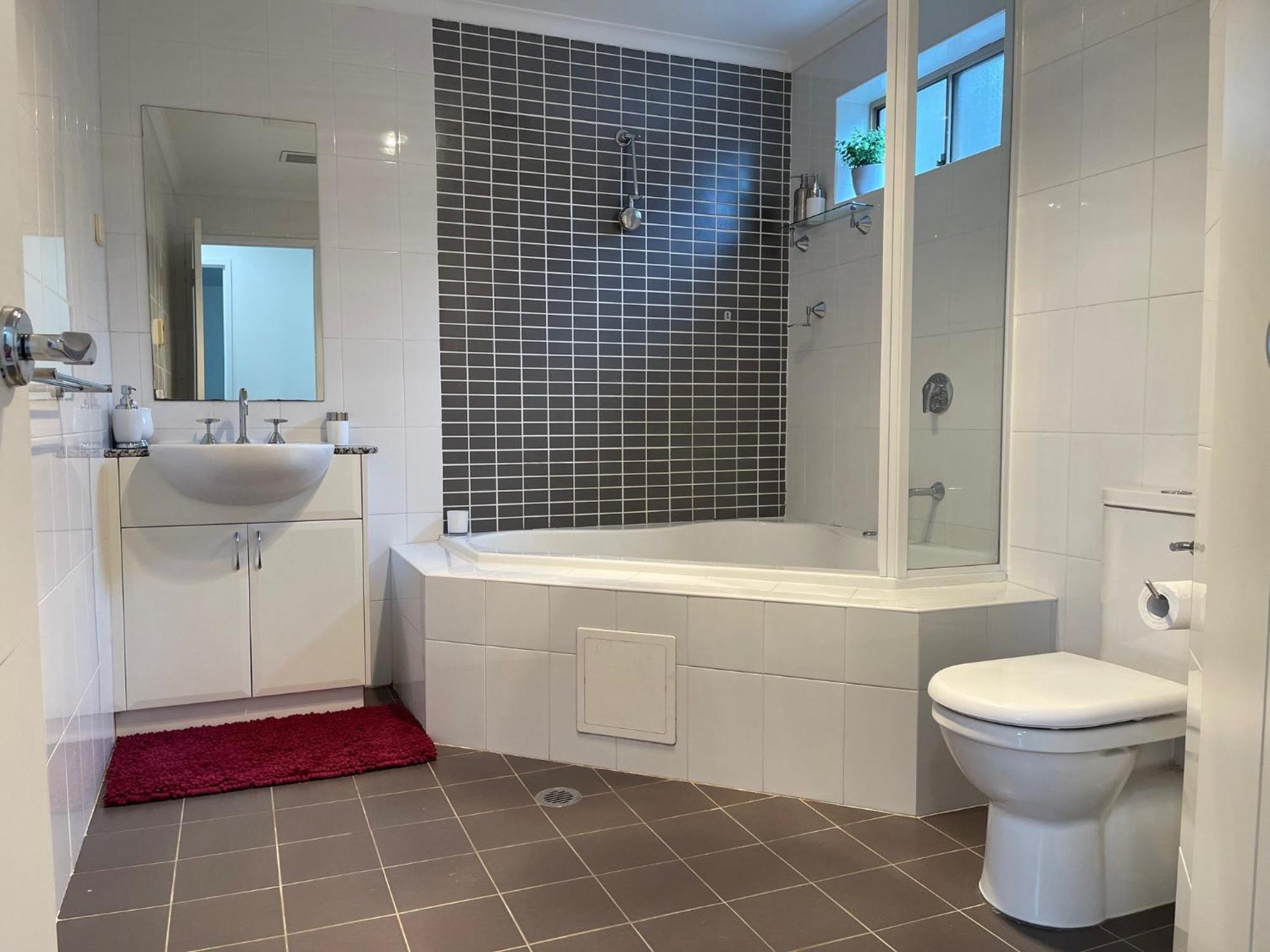 Qbn Cracker: 2Br, 2Ba, 2 Secure B/ Ment Car Parks Apartment Queanbeyan Ngoại thất bức ảnh