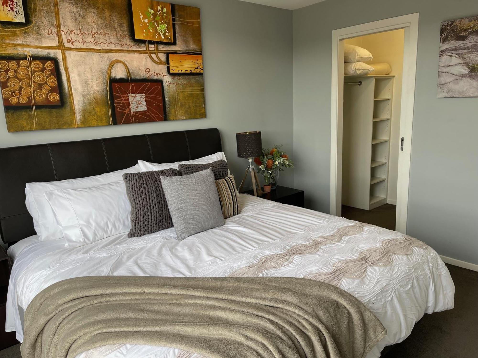 Qbn Cracker: 2Br, 2Ba, 2 Secure B/ Ment Car Parks Apartment Queanbeyan Ngoại thất bức ảnh